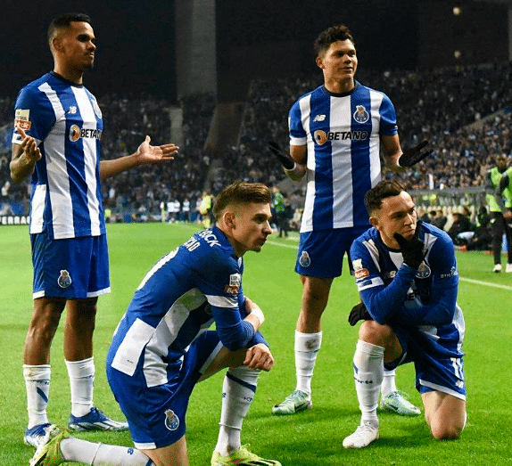 贝博官网 -集结日葡超焦点战，上海久事单刀错失，气氛紧张，临场指挥获称赞(上海久事vs山东高速)