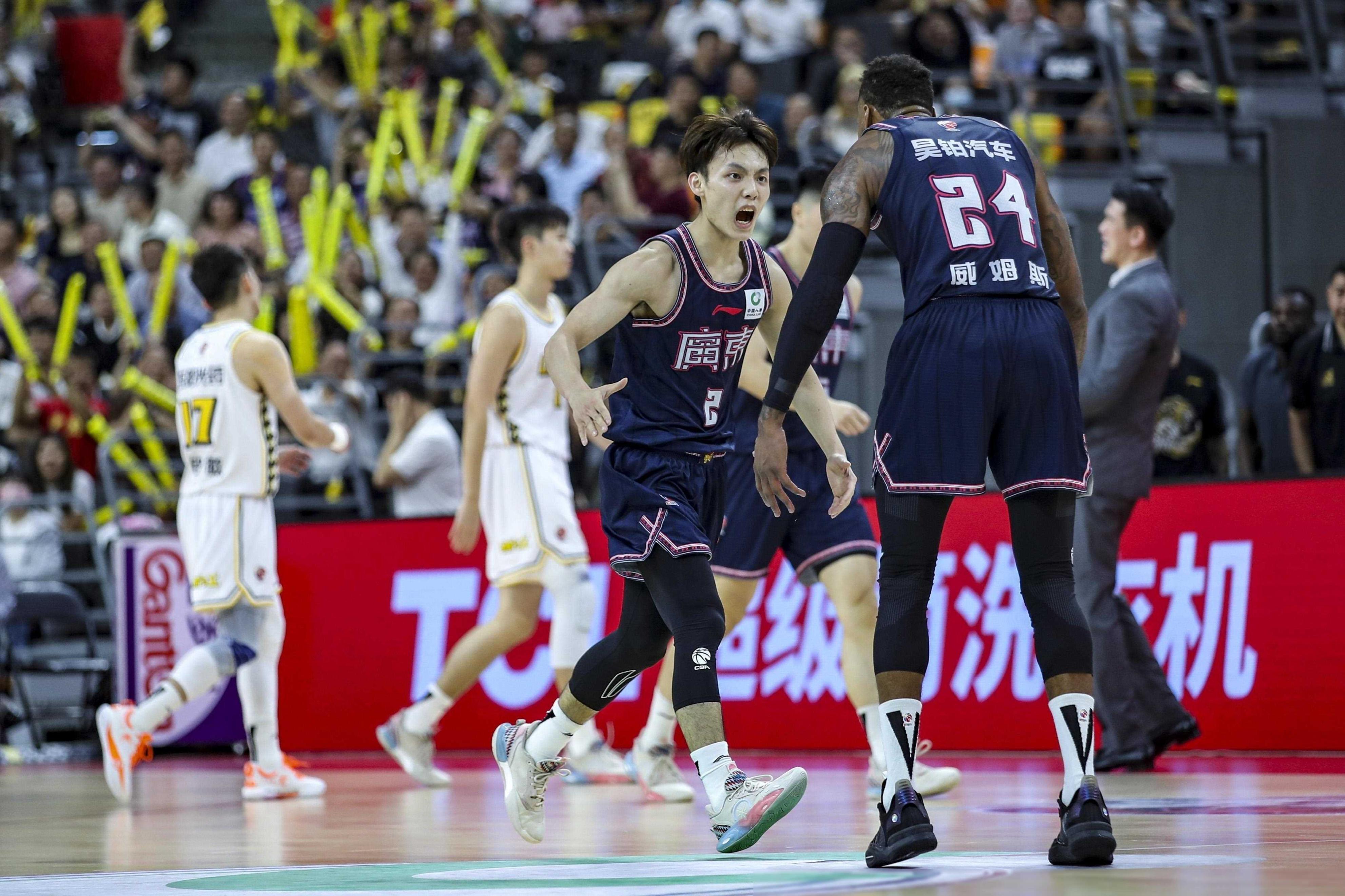 贝博网页版 -广州队迎NBA季后赛关键赛，集结日队长鼓劲，悬念犹存，身体对抗强度拉满 