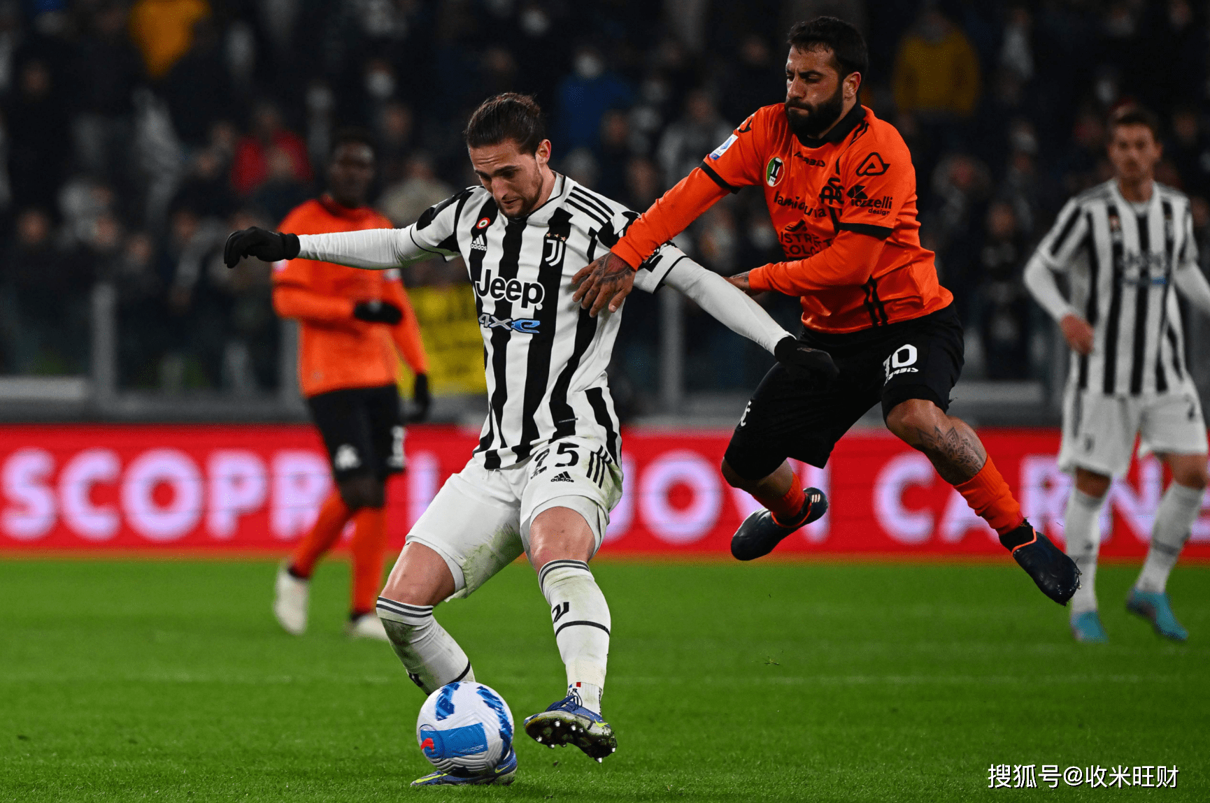 贝博官方网站 -拉齐奥发布备战花絮；窗口期手感冰凉；欧联任务艰巨；身体对抗强度拉满 